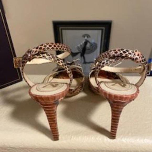 Vince Camuto Signature VI-BETTIE Heels - Picture 4 of 9